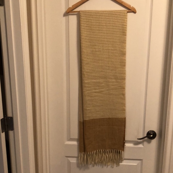 Pretty SOLE SOCIETY Scarf/Shawl -  NEW - Picture 2 of 8